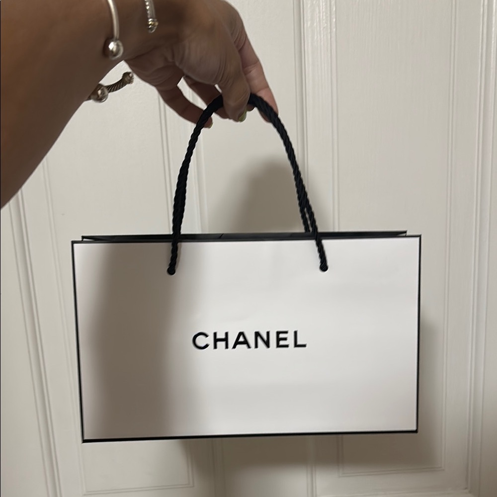 Chanel White and Black Women's small shopping Bag